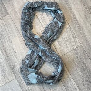 Gray and Blue Patterned Scarf